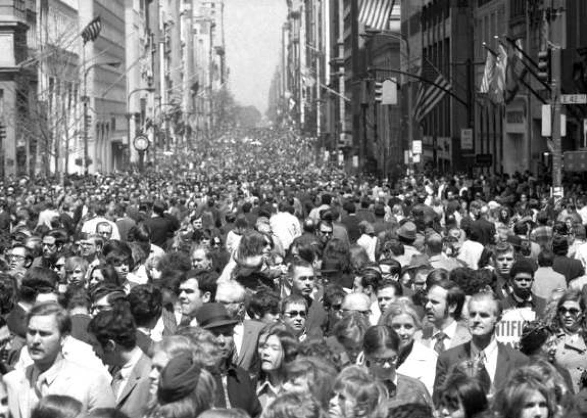 Día de la Tierra. Nueva York, 1970. Con esta celebración, se comenzó a tomar importancia acerca de reciclar.