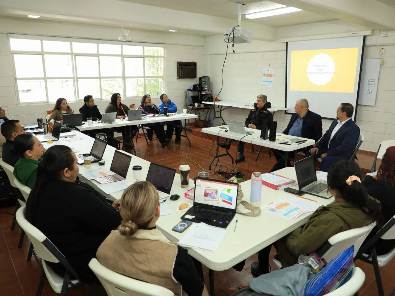 Docentes de educación básica en Nuevo León durante la capacitación de IA en el aula. Fuente: Gobierno del Estado de Nuevo León