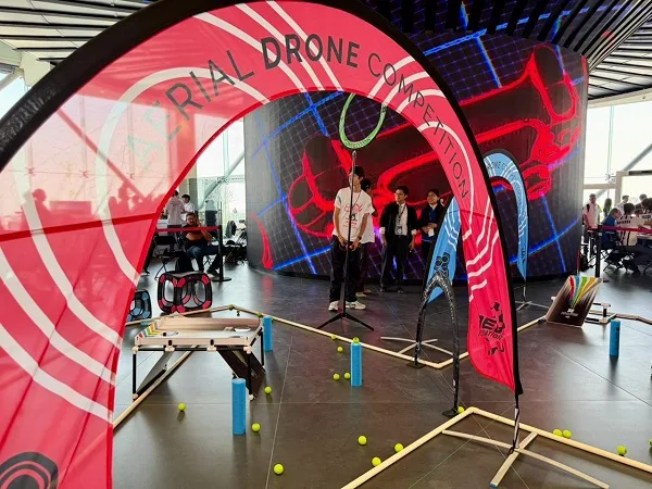 Jóvenes mexicanos triunfan en el XXV concurso nacional CECyTE con drones y hackathon
